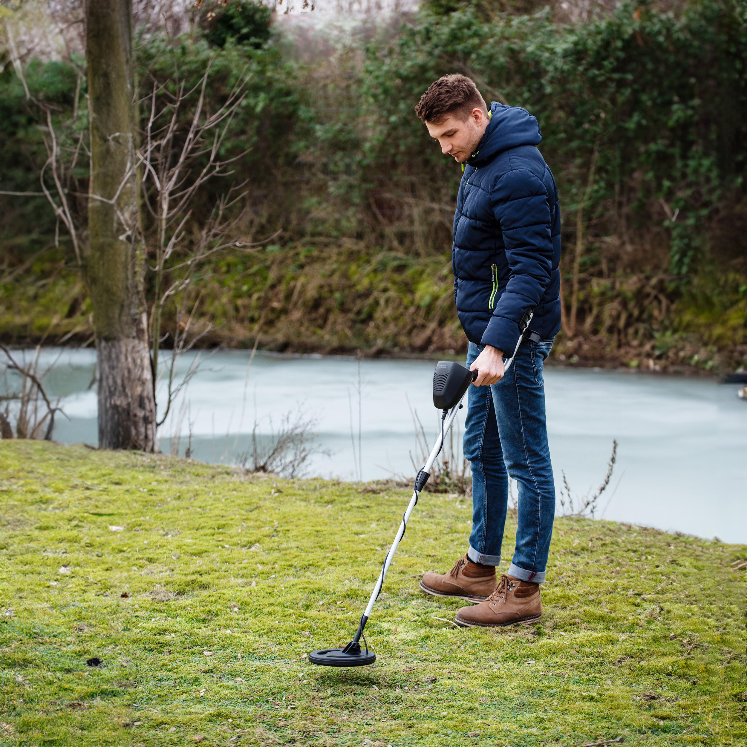 Metal detector NATIONAL GEOGRAPHIC con riconoscimento del tipo di metallo e indicatore della profondità